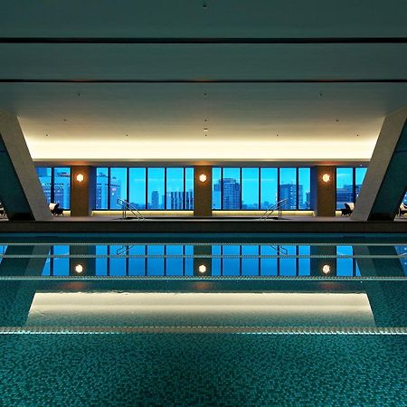 Отель The Okura Токио Экстерьер фото The pool at the Ritz-Carlton, Osaka