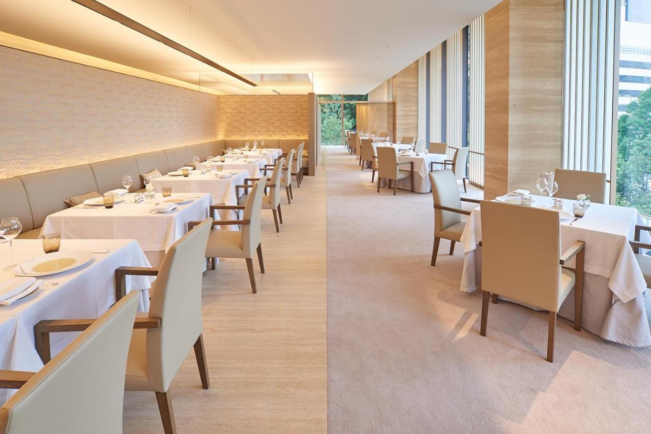 Отель The Okura Токио Экстерьер фото Restaurant "La Table d'Augusto"