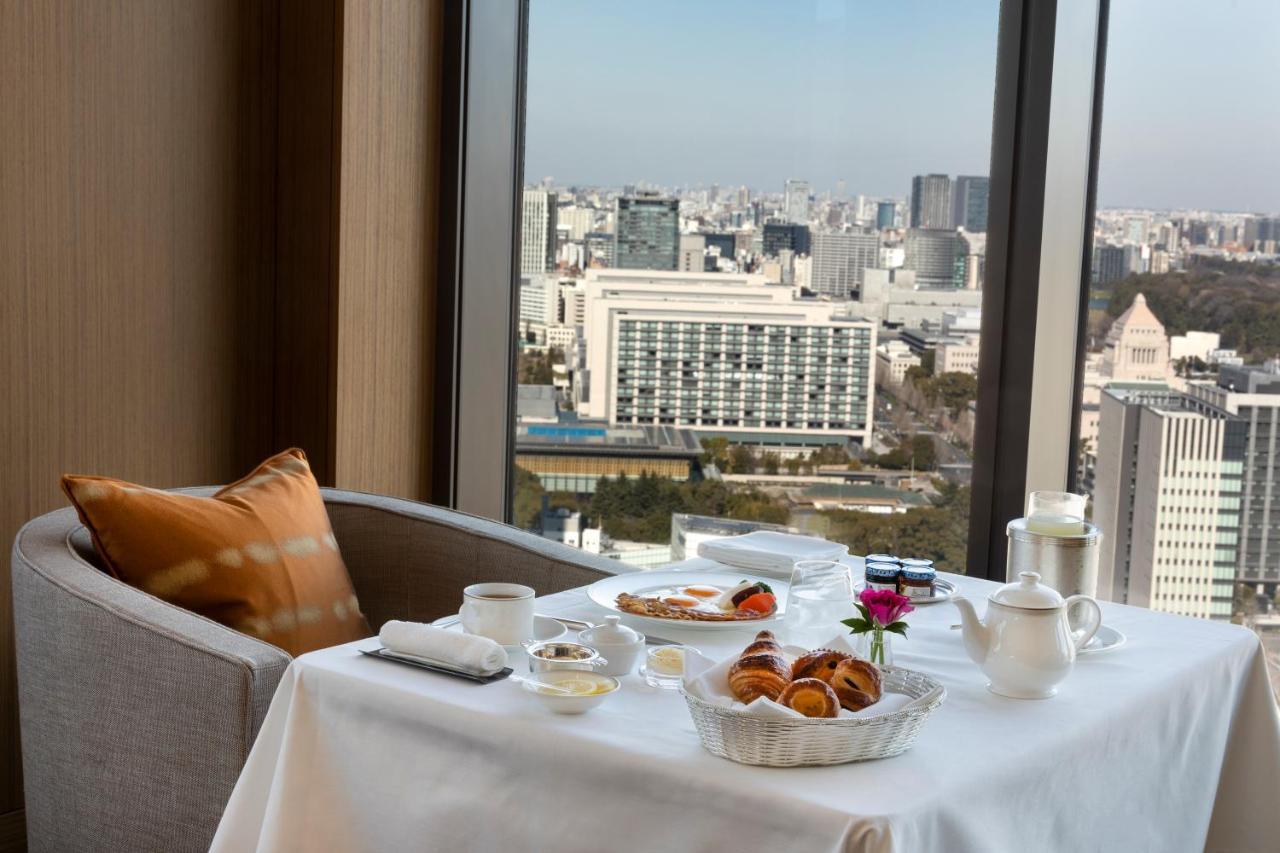 Отель The Okura Токио Экстерьер фото In-room dining at the Conrad Tokyo
