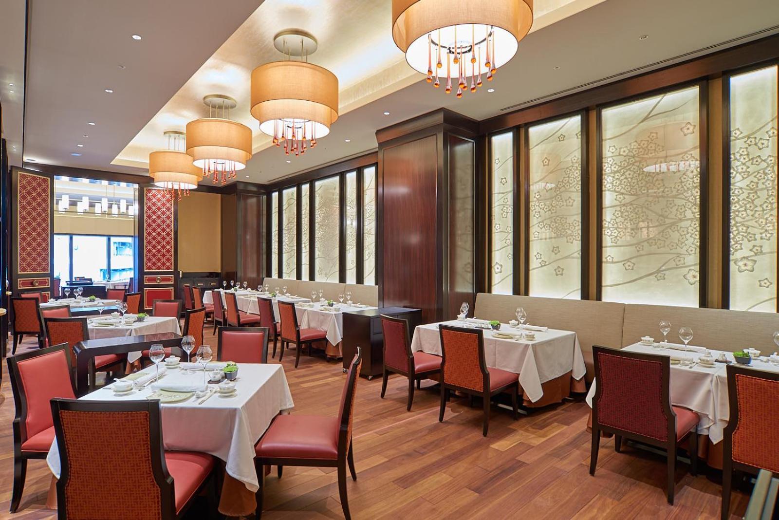 Отель The Okura Токио Экстерьер фото The interior of the restaurant