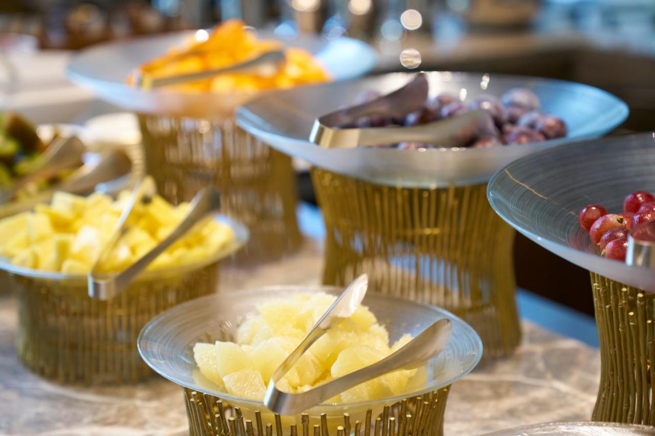 Отель The Okura Токио Экстерьер фото Fruit salad